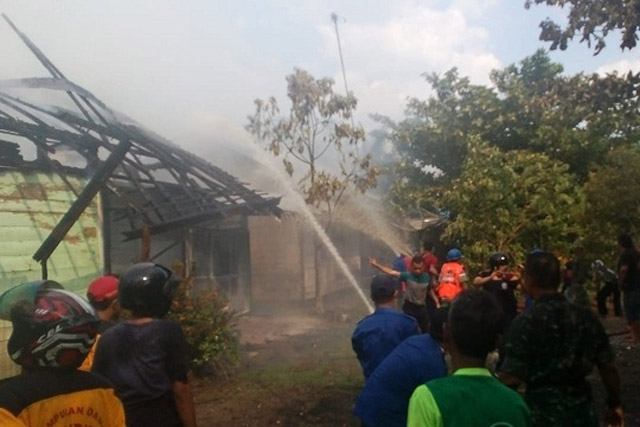 Satu Buah Rumah Dinas Dilalap Api di Komplek Eks RS Lama 