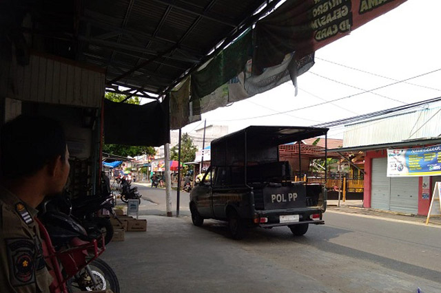 Satpol PP Kapuas Tertibkan Keberadaan Pasar Jalan Barito