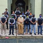 Apresiasi Kinerja Wartawan, Pemda Kapuas Bagikan Baju dan Topi