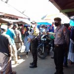 Polsek Kahayan Kuala Bagikan Masker, Tertibkan Pedagang Pasar Mingguan